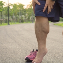 Dor no joelho? Sobrepeso e excessos na prática de atividades esportivas podem ser as causas